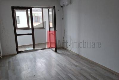 Apartament cu 3 camere decomandat în Metalurgiei - 1