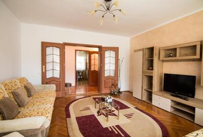 Apartament 3 camere la vila, et2/2, decomandat, Str Ceferistilor