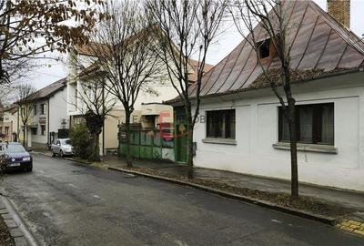 Casă individuală cu 4 camere în Central