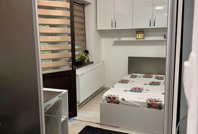 Apartament cu trei camere de vanzare - 1