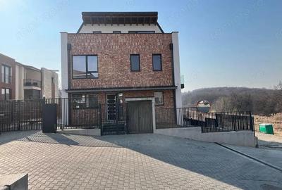 Duplex finalizat in cartierul Faget!