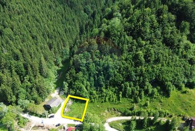 Teren de vanzare la munte cu rau in fata si priveliste superba - 2