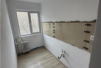 Apartament cu 4 camere semidecomandat în Circumvalațiunii - 3