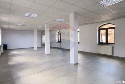 Spațiu comercial, de 190 mp, în Central - 12