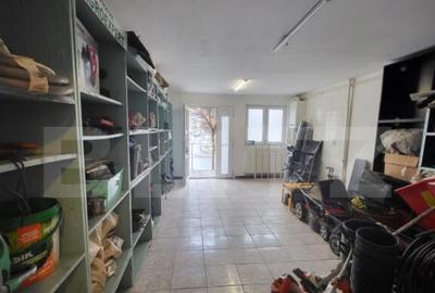 Spatiu comercial de vanzare, zona Micro III - 1