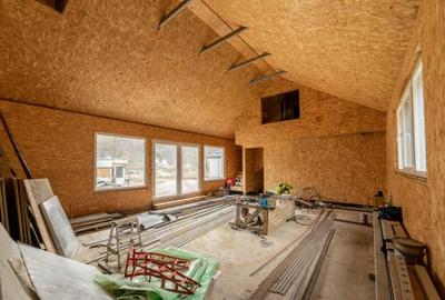 Casa moderna cu 5 camere intr-o zona lini?tita de deal - 2