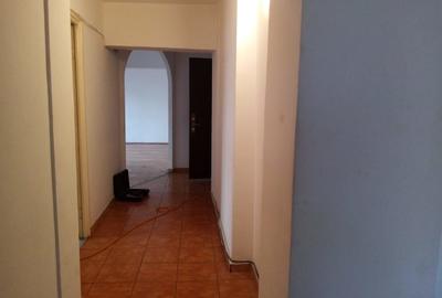 Apartament cu 3 camere decomandat în Tineretului - 2