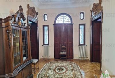 Casă cu 6 camere cu Canalizare în Ultracentral