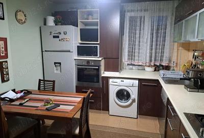 Cartier Sasar apartament 4 camere, balcon, etaj 3 - 8