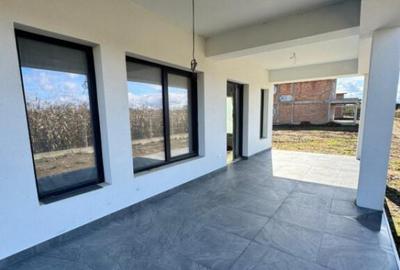 Casa individuala finisata complet Clasa energetica - 19