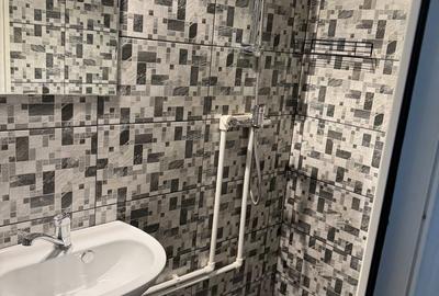 Garsonieră decomandată în Poarta 6