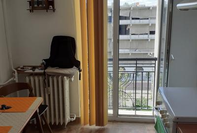 De inchiriat 3 camere decomandat mobilat utilat Str.Sf Vineri - 7
