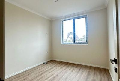 Casă cu 5 camere cu Canalizare în Central