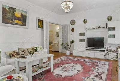 Apartament cu 4 camere decomandat în Central