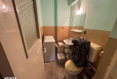 Apartament cu 3 camere decomandat, mobilat în Central