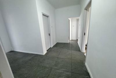 Casă cu 4 camere decomandat cu Teren 200 Mp în Central - 2