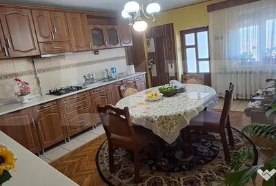 Casă cu 7 camere cu Teren 670 Mp în Dej - 12