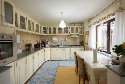 Casa spatioasa de vanzare - 11