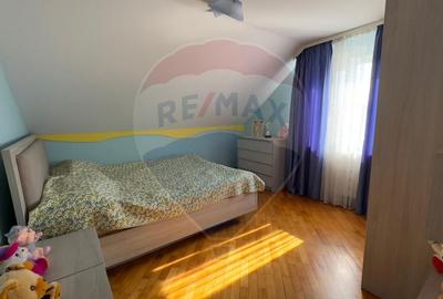 De vanzare 2 Corpuri de Casa si Teren 1388 mp in Geamana, Bradu - 14