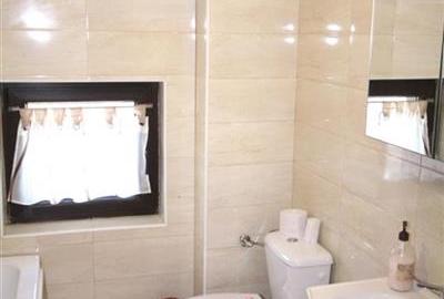 Casă individuală cu 5 camere cu Canalizare în Central - 12