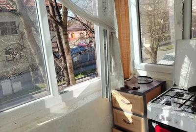 Apartament cu 2 camere decomandat în Lipovei