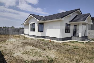 Casa finisata la cheie racordata la toate utilitatile 120 mp - 1