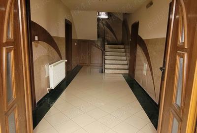 Imobil cu 3 case:C1 -3 nivele;C2-2nivele;C4-1 nivel;C3;C5;Piscina;Foisor - 9