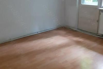 Vand ap 4 camere,et 1 ,80 m2, 115.000 eur - 1