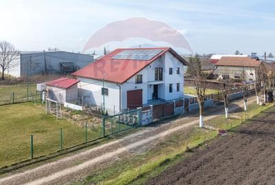 Casă cu 5 camere cu Teren 505 Mp în Hălchiu