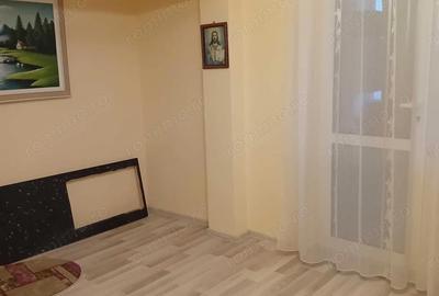 Apartament cu 3 camere decomandat în Micro 20