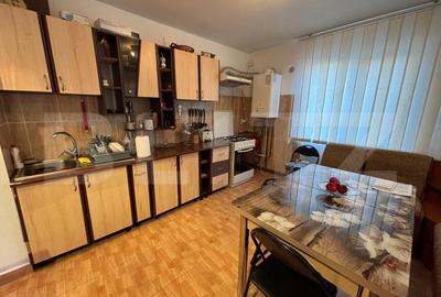 Casa de vanzare, cu 4 camere, 180 mp, zona Aninoasa - 3
