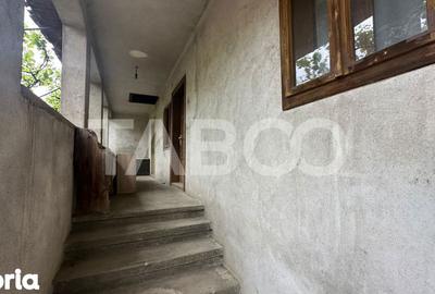 Casă cu 2 camere cu Teren 60 Mp în Rășinari