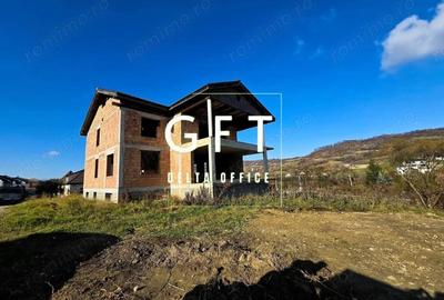 Casă cu Teren 900 Mp în Est