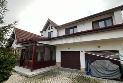 Casă individuală cu 6 camere cu Piscina în Central - 1