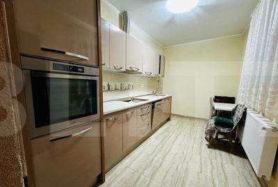 Casa spatioasa cu 5 dormitoare, doua bucatarii si teren de 1 - 4