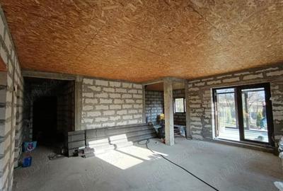 Casă cu Teren 1000 Mp în Central