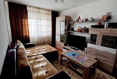 Apartament cu 3 camere decomandat, mobilat în Lipovei