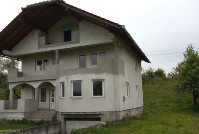 Casă cu 4 camere în Central - 4