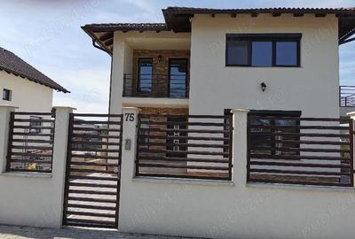 Casă cu Teren 490 Mp în Central - 2