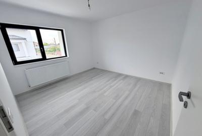 Duplex cu 7 camere cu Canalizare în Sud - 12