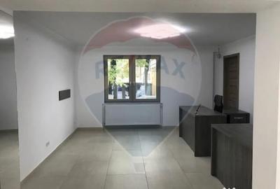 Spațiu comercial, de 50 mp, în Central - 4