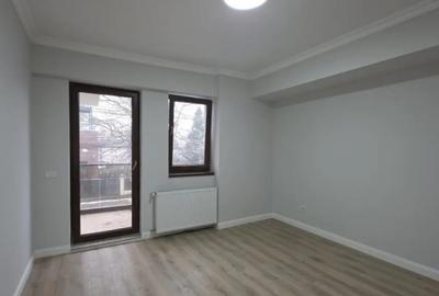 Apartament cu 3 camere semidecomandat în Dămăroaia - 3