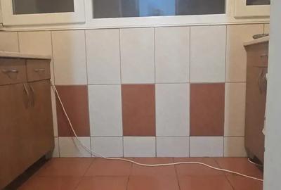 Apartament cu 3 camere decomandat în Lipovei