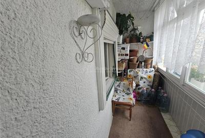 Apartament cu 4 camere decomandat în Micro IV - 17