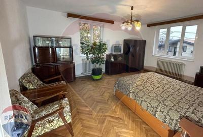 Apartament cu 4 camere decomandat în Progresul