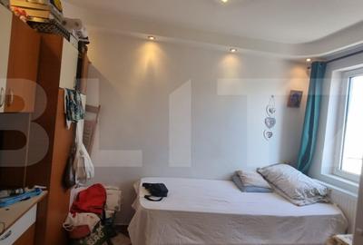 Garsoniera cu baie si geam mare  - scara foarte ingrijita - 2