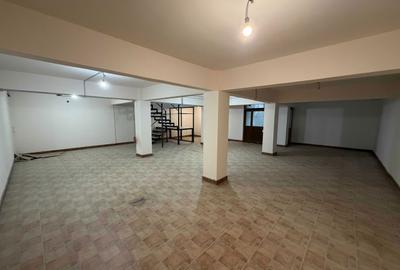 Spațiu comercial, de 600 mp, în Central - 3
