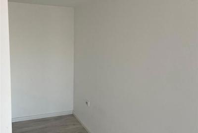 Apartament cu 3 camere semidecomandat în Central - 3
