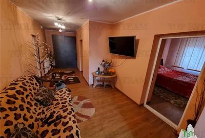 2 case  la pret de una in Valu lui Traian - 16