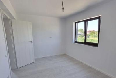 Casă cu 3 camere cu Canalizare în Central